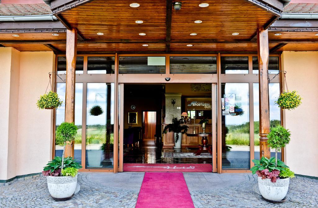 Hotel Sportwerk Tyniec Maly Luaran gambar